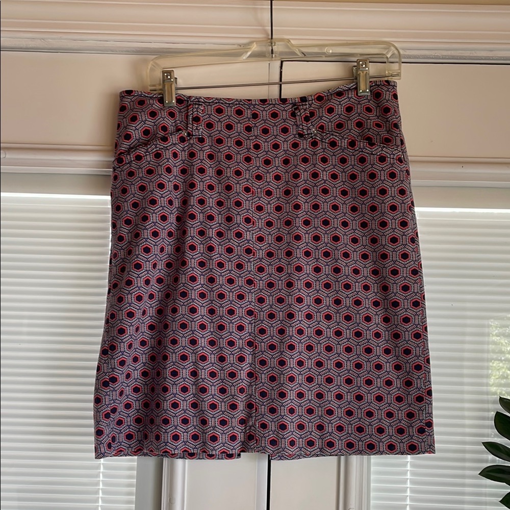 Classic Ellen Tracy skirt, 98% cotton
Orange, black and blue geometric pattern